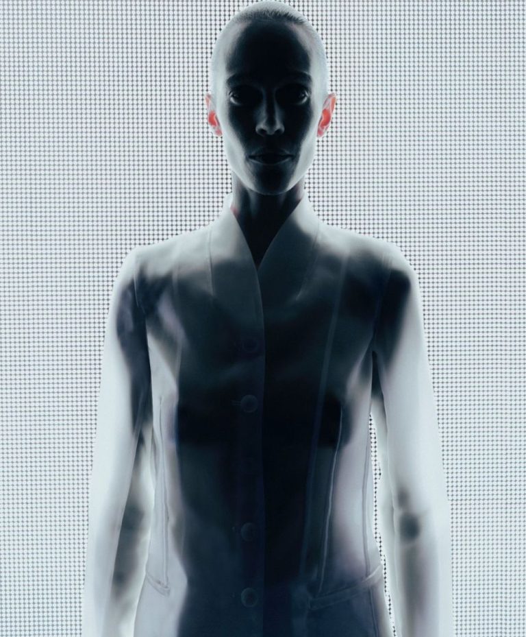 Futuristic abstract figure with fluid, light-responsive textures illustrating Material Luxury Intelligence and responsive materials for AW27/28 fashion trend forecasting.